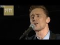 Tom Hiddleston sings as Hank Williams