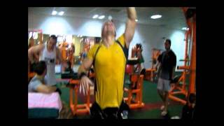 One arm dead hang with 100 kg (193 kg total)