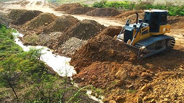 Perfect Machines SHANTUI DH17 C3 Bulldozer Pushing Soil Building New Road Around Land Boundary