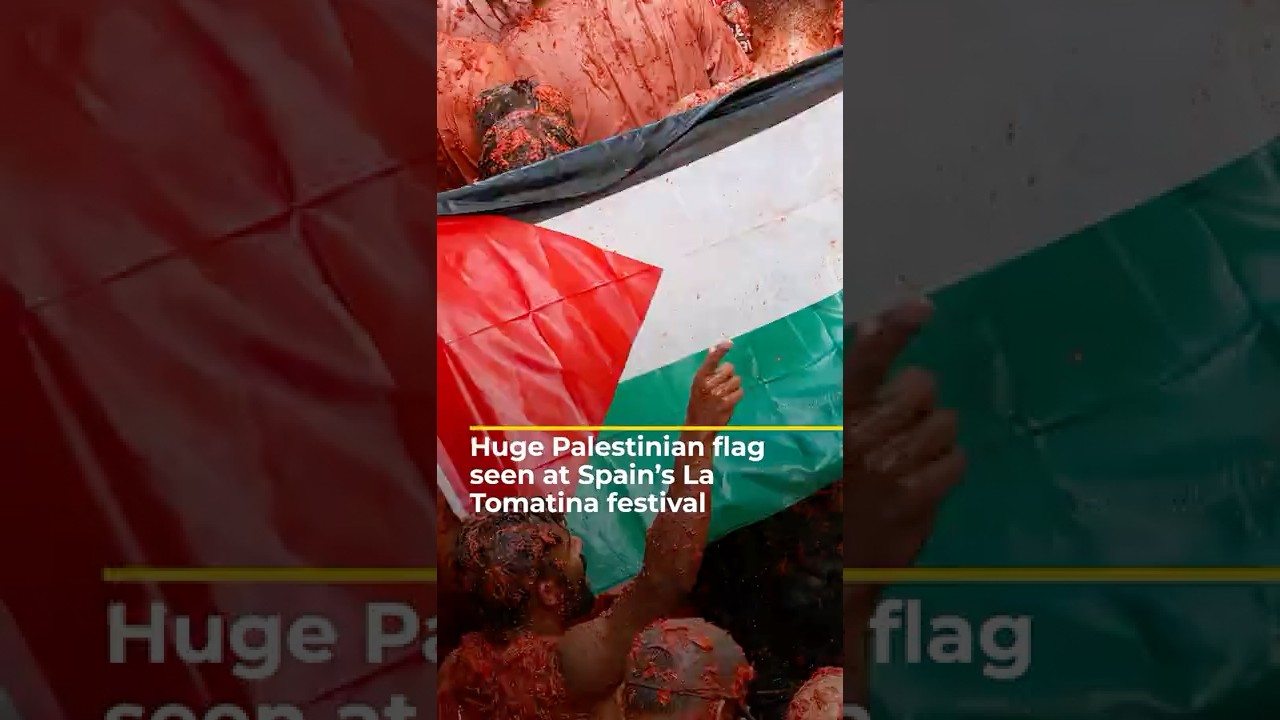 Huge Palestinian flag unveiled at Spain’s La Tomatina festival | AJ 
