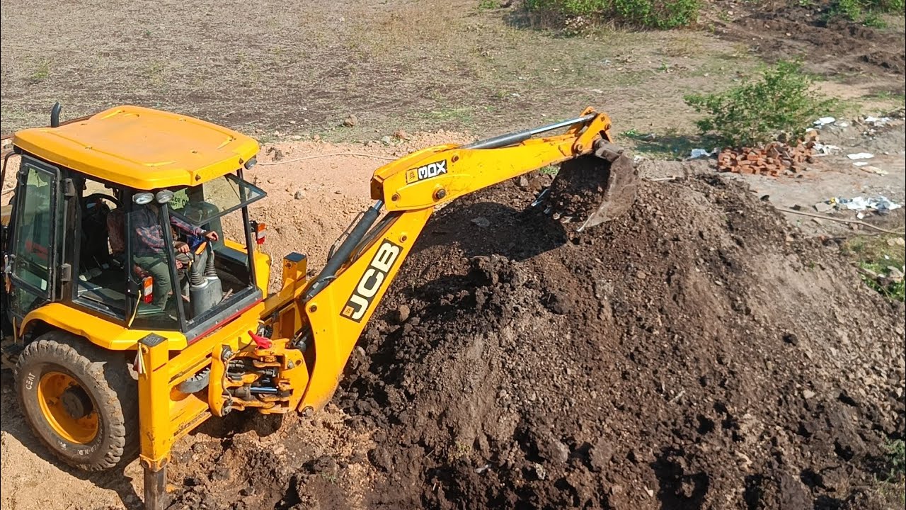 my-jcb-3dx-eco-excellence-warking-a-railway-quarter-safety-tank-digging
