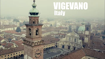 Come si chiama la piazza di Vigevano?