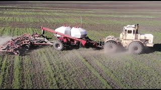 видео: Трактор Кировец. Сеем просо. картинка: Трактор Кировец. Сеем просо.