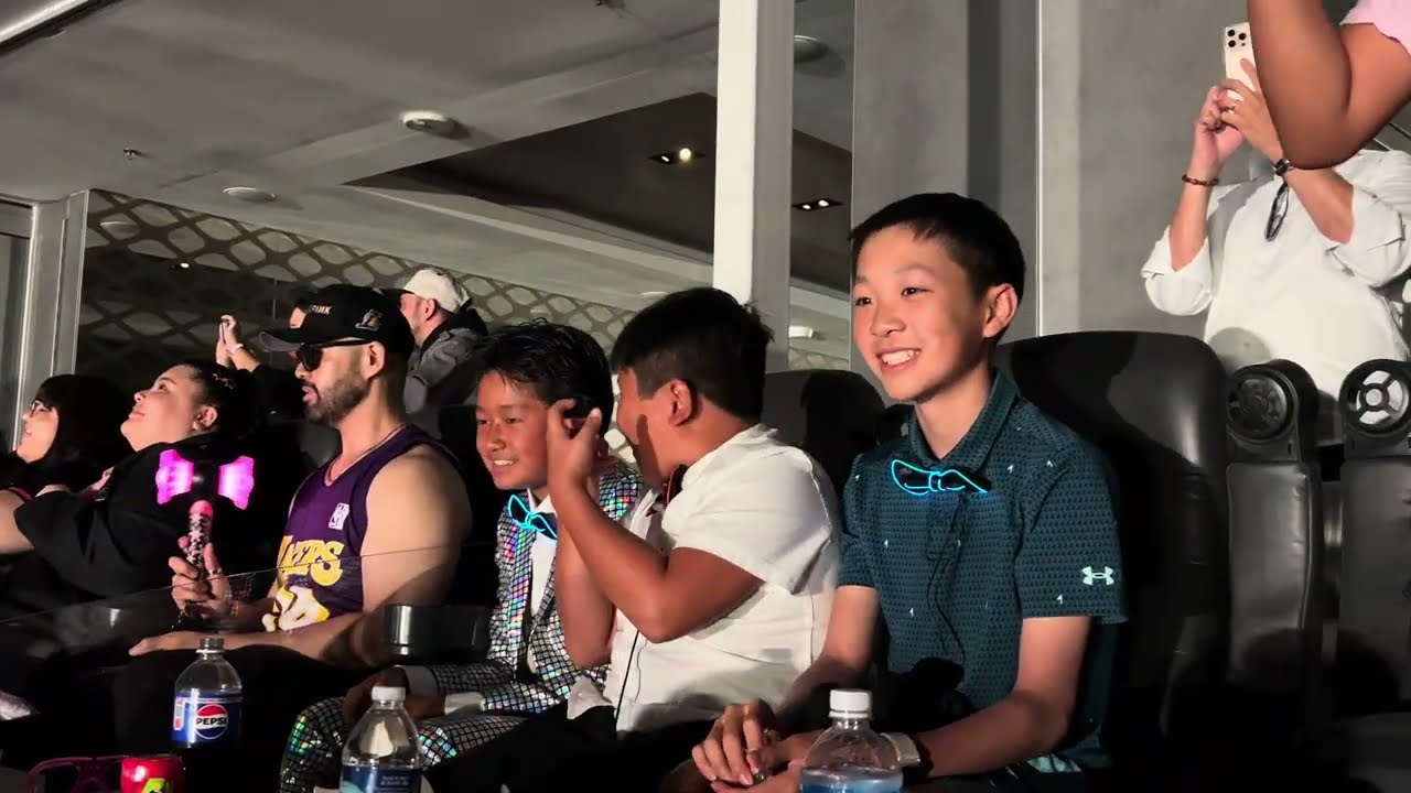 APT - BlackPink w/ Bruno Mars. Deadline Tour. Kids went crazy!