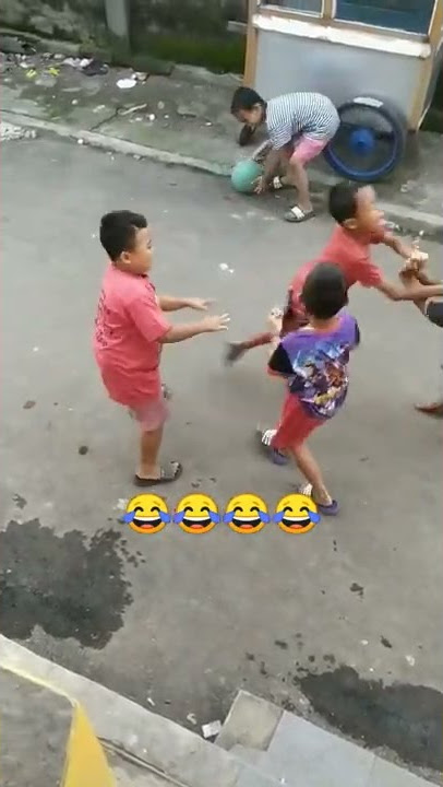 Bocil Ribut gara gara maen bola 😂