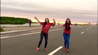 رقصة تركيا بنات تركيات مع اجمل اغنية تركيا Turkish dance for Turkish girls with the best Turkish son