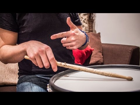 Video: How To Play Fast On The Drum