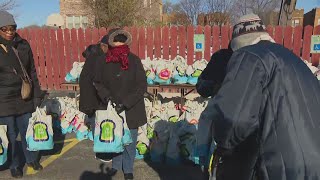North Lawndale church hosts Thanksgiving meal giveaway