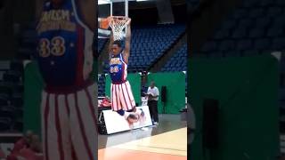 Dunking with your FEET?! 🤯 #basketball #harlemglobetrotters #shorts