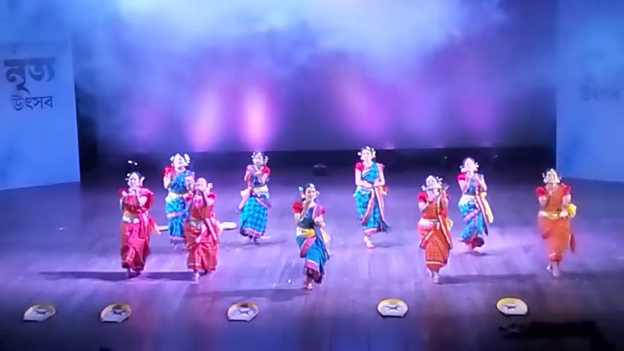 কুটুম আইল বাড়িতে