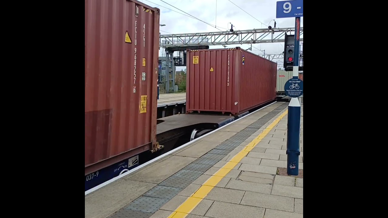 66716 blasting through Stafford station 