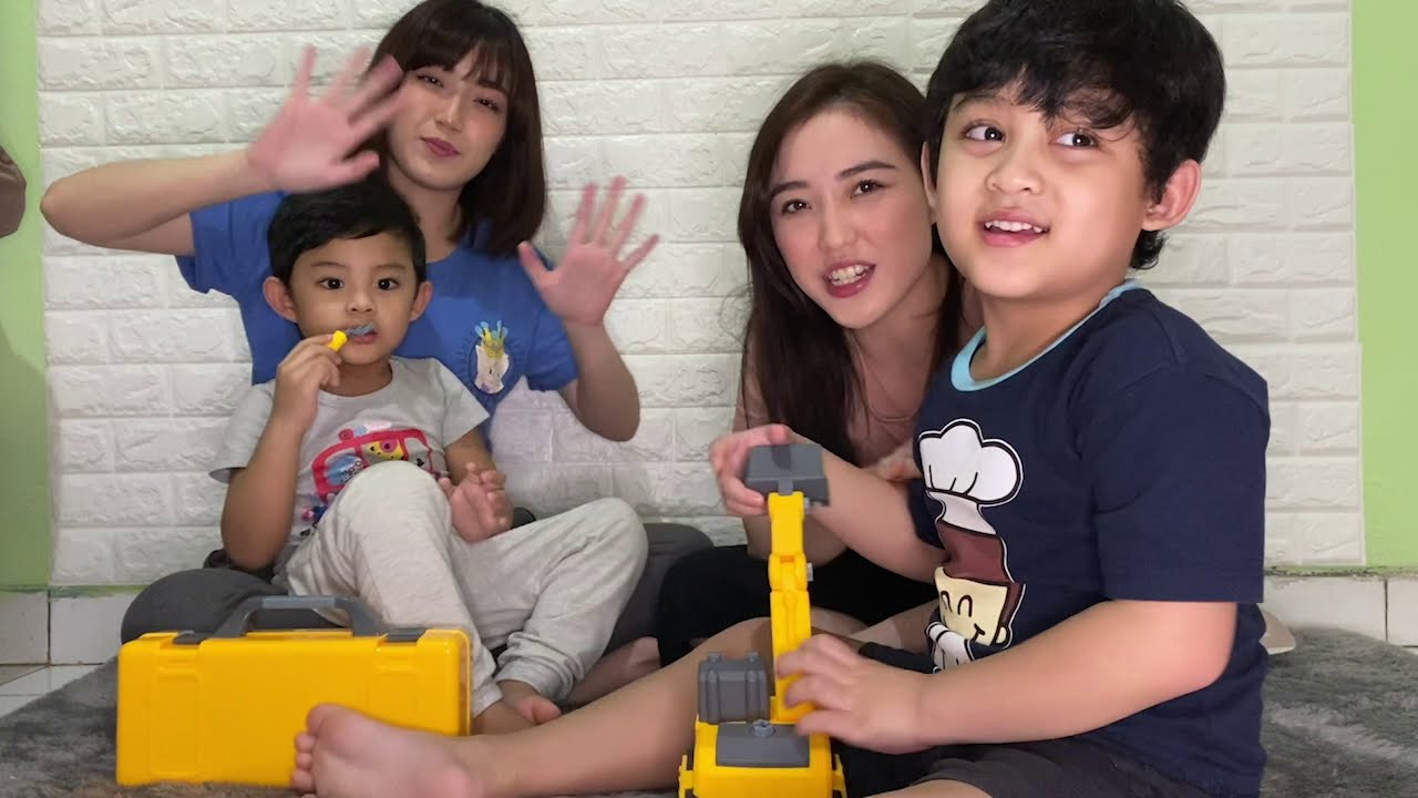Onty Sinta Naomi dan Onty Sinka Juliani ngasih kado buat Kei yang baru naik kelas, seruu!