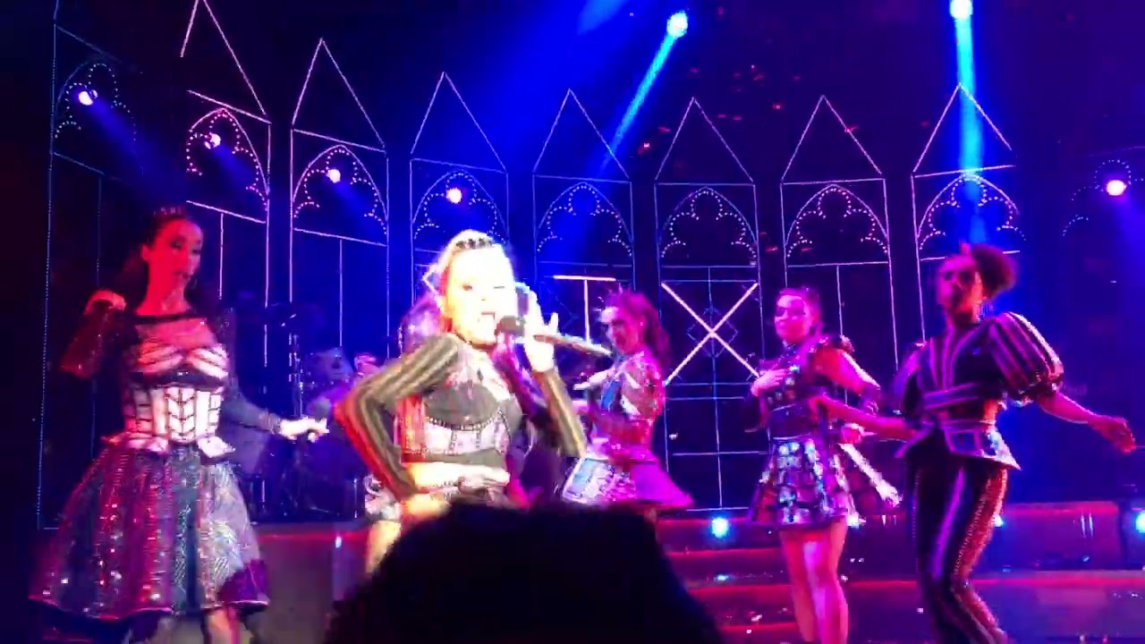 Megasix 28/09/2021 - Tour Cast Leicester Opening Night Full Principal Cast