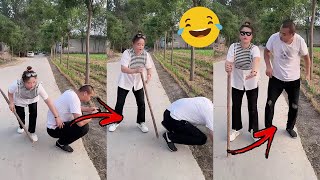 Pretend to be blind and steal money😺😍, the best funny videos in 2024, daily Chinese funny clips