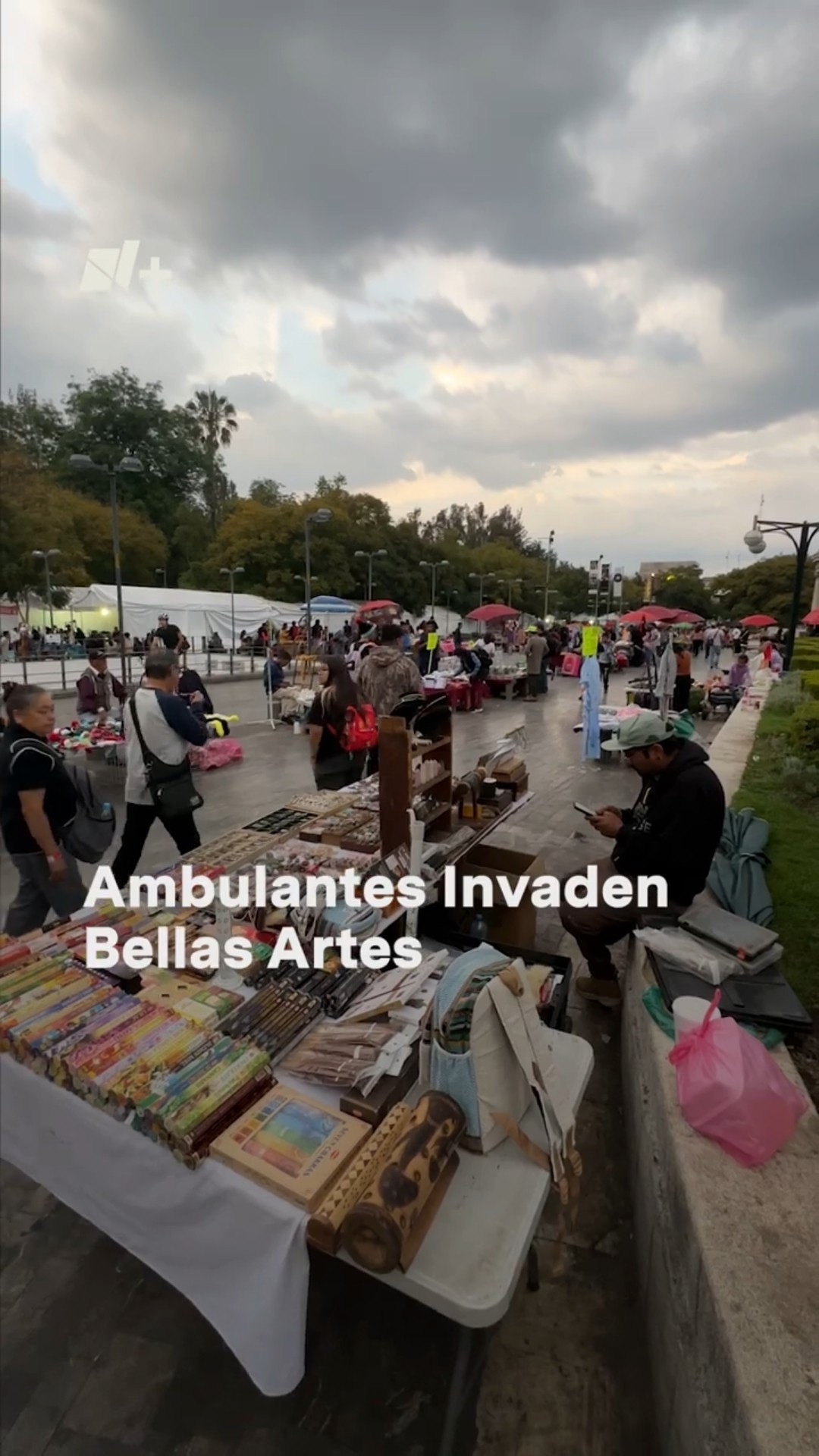 Comerciantes ambulantes saturan Bellas Artes, en CDMX #nmas #cdmx #shorts #comercio