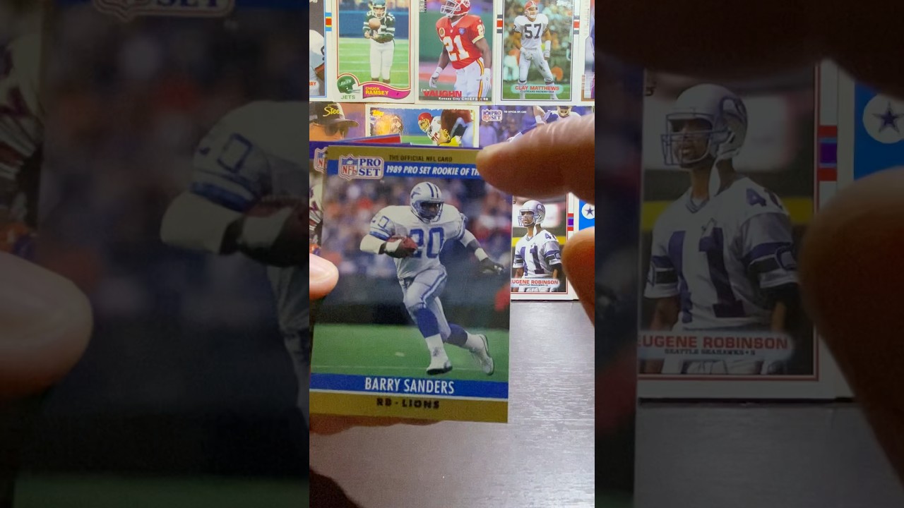 Opening a pack of 1990 NFL Pro Set football cards / Barry Sanders 