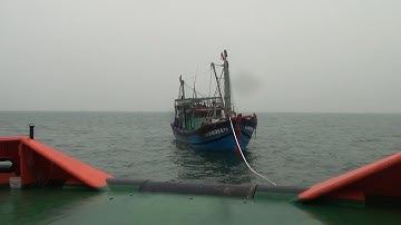 Cảnh sát biển cứu tàu cá và 8 ngư dân Quỳnh Lưu gặp nạn trên biển ở Nghệ An