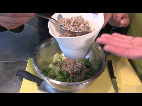Видео: Зеленчукова салата с елда