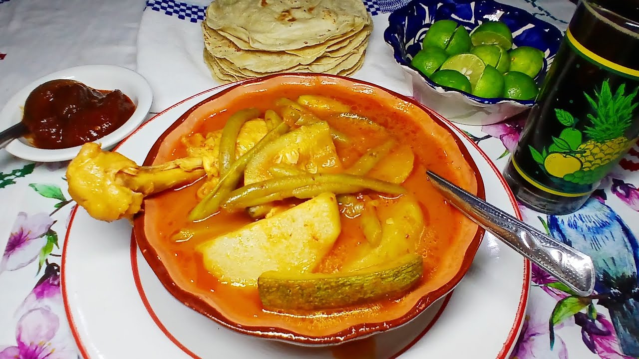 MOLE DE OLLA DE POLLO  A MI ESTILO 😋 