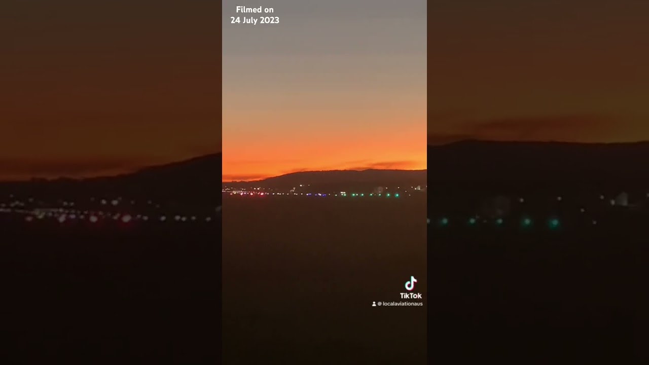 REX airlines and Bonza airlines arriving at Albury airport