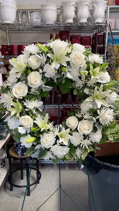 How to make a flower wreath with white flowers