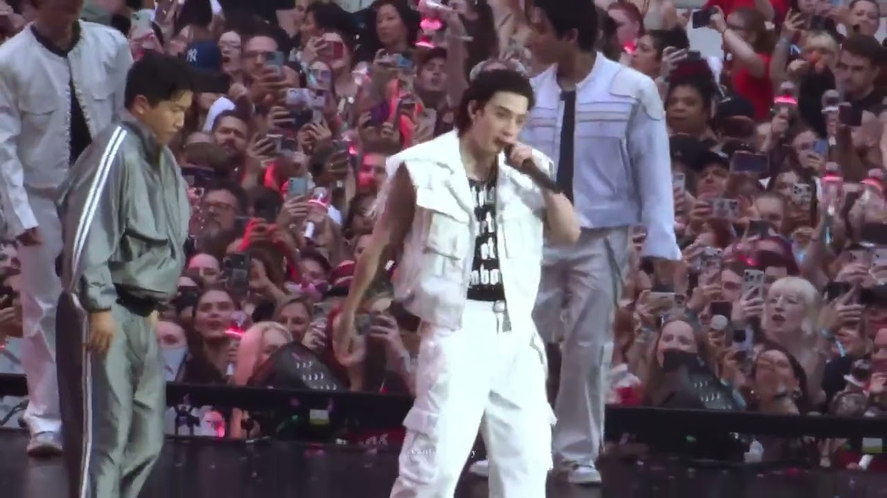 Stray Kids World Tour [dominATE LONDON] Day 2 - GIANT/ Walkin on Water