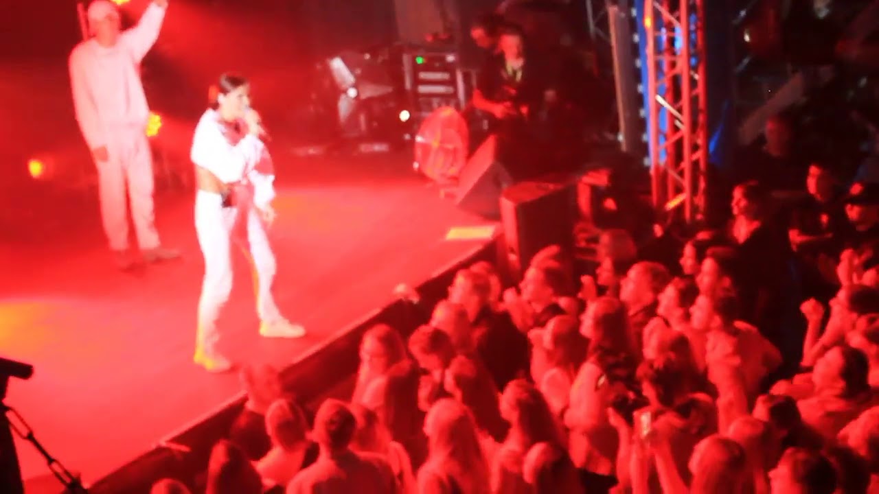 Концерт Елены Темниковой в Омске - YouTube