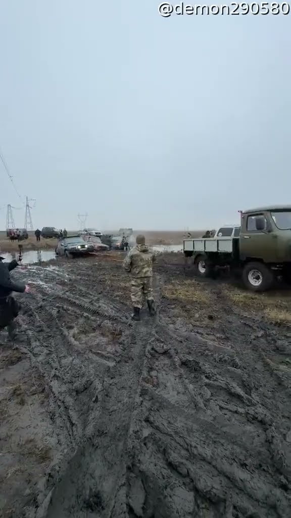 Unsecured Tow Rope Flies Off || ViralHog
