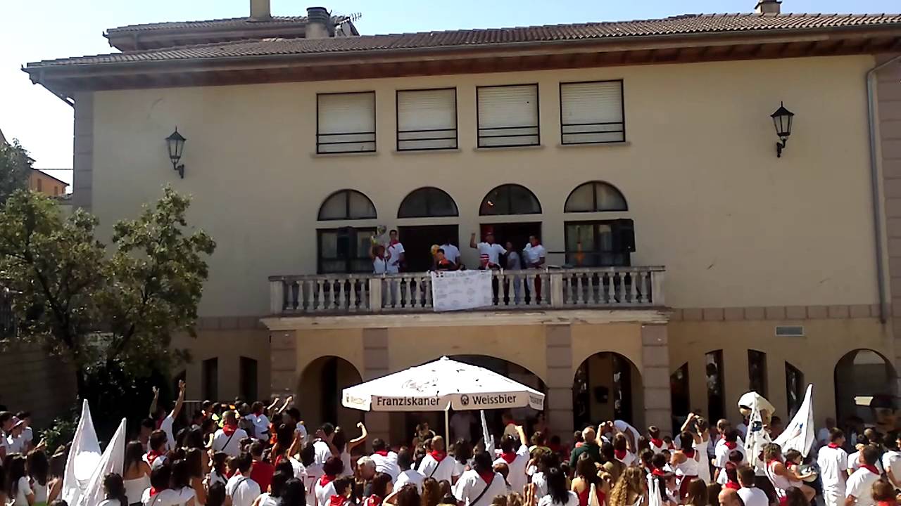 cohete fiestas oteiza 2011 - YouTube