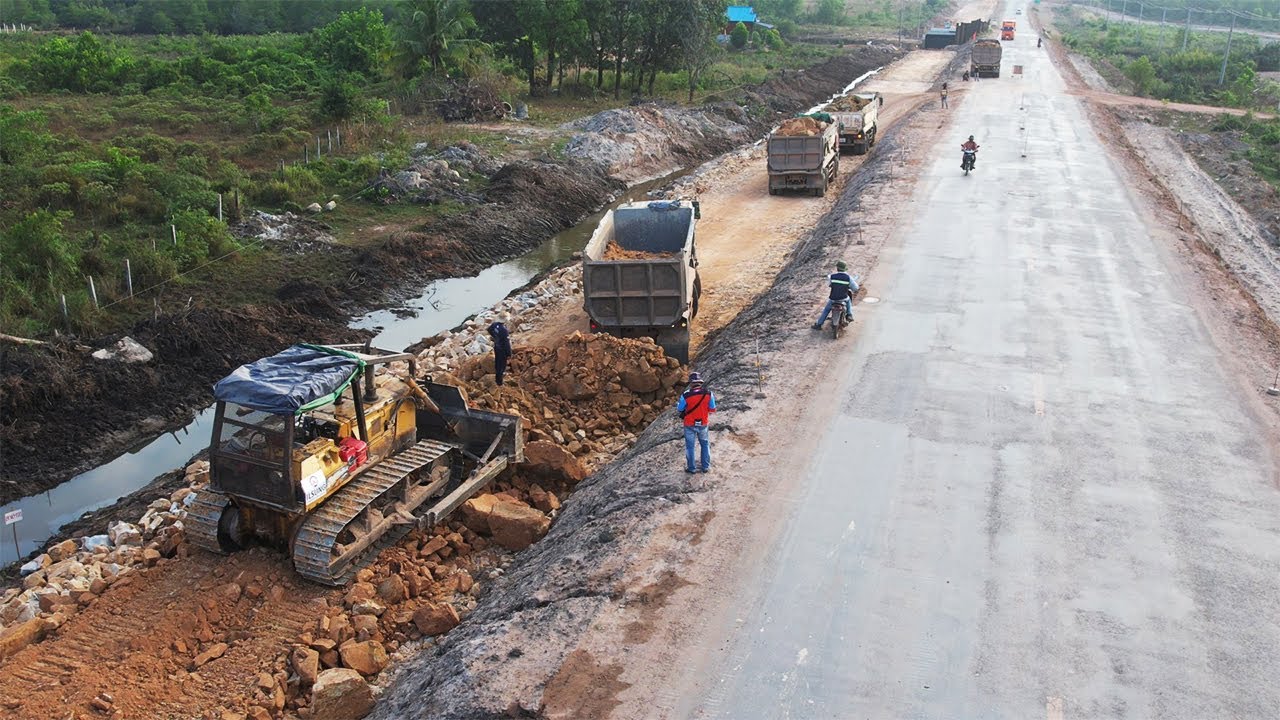 Better Start Reside Road Foundation Construction Technology Bulldozer Pushing Clearing Rock