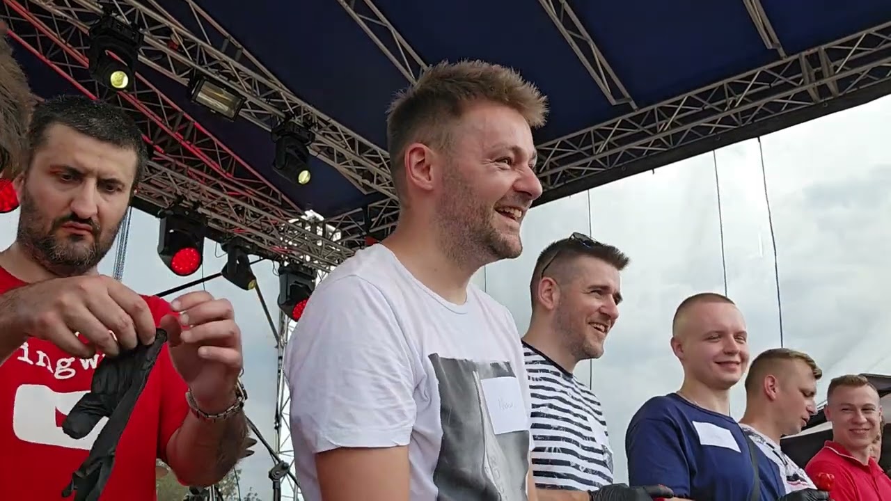 Czerwony Pingwin vs Konkurs Jedzenia Papryczek