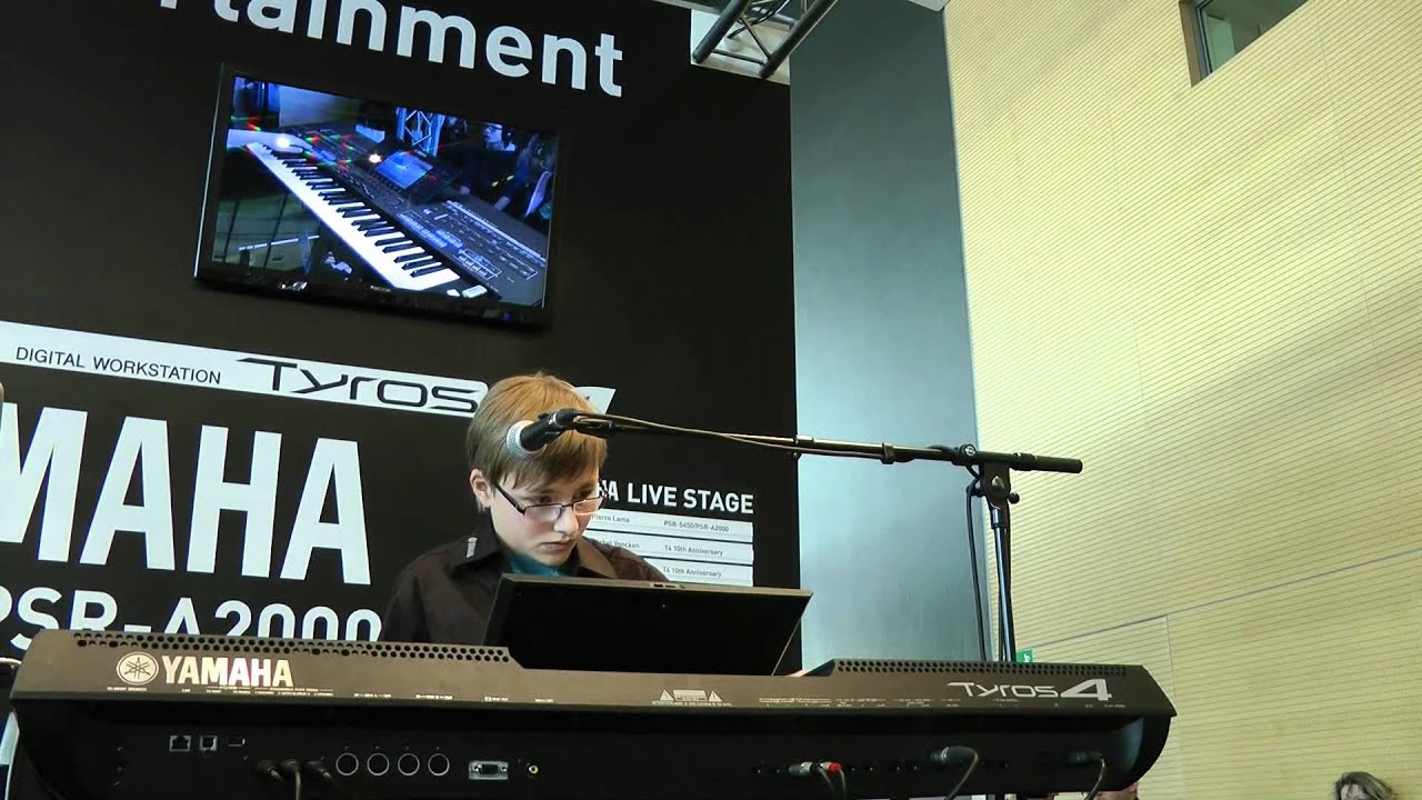 Mike Morbusch live am Tyros 4 10th Anniversary auf der Musimesse 2012 in Frankfurt