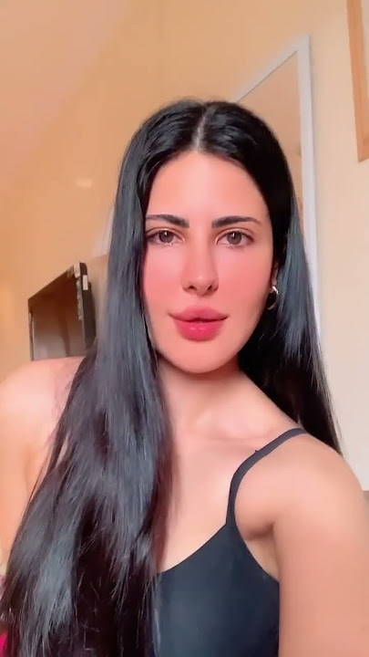 Alina Rai garmi mumbai heat