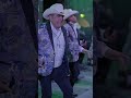 ¡A #zapatearle con todo como Don Rober! 🕺🔥💙#envivo #amigos #baile #hmm