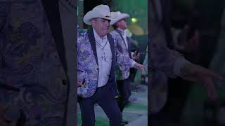 ¡A #zapatearle con todo como Don Rober! 🕺🔥💙#envivo #amigos #baile #hmm