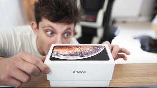 I Got the iPhone XS Max A DAY EARLY! WTF!!?
