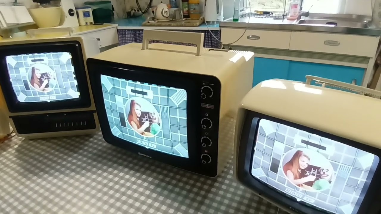レトロ　テレビ A Trio of White: Three Iconic Circa Late-70s Japanese Portable