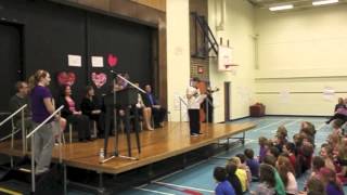 Linda Roach wins Extra Mile Award for teaching