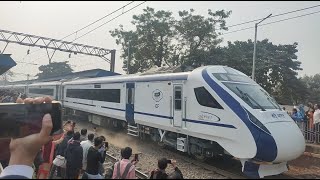 Howrah to New Jalpaiguri Vande Bharat Express 02201 INAUGURAL RUN crossing Belur station.