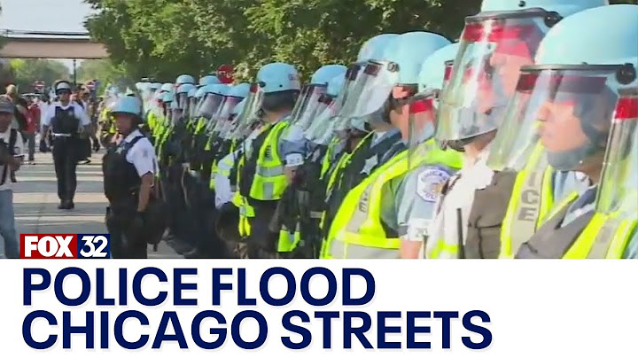 Police flood streets after fence breached outside Chicago DNC; 4 arrests made