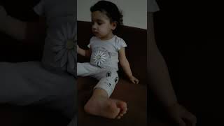 Kafasını Koltuğa Vurarak Kendini Uyutmayı Başaran Kayla