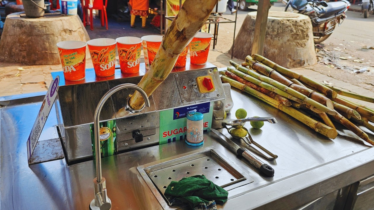 100% Fresh & Sweet Sugarcane Juice | Sugarcane Juice Shop In Bhubaneswar | Indian Street Food