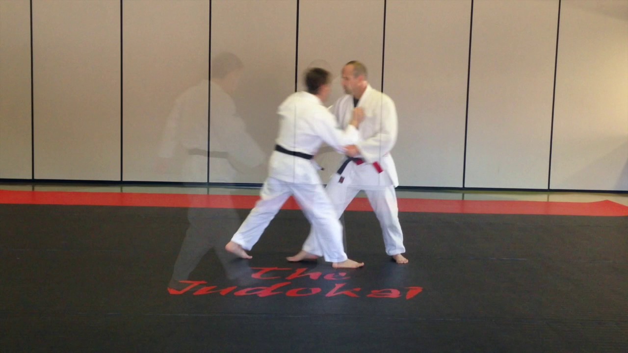 Ko Uchi Gari (小内刈) - Minor Inner Reap