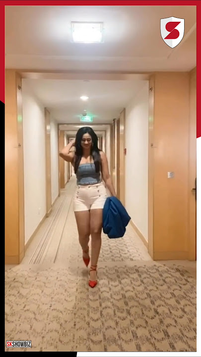 Shweta Tiwari Looking Fabulous 😍 #shwetatiwari #bollywood #trending #viralvideo #shorts | SKShowbiz