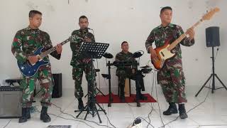 Gokil Prajurit TNI ini bawakan lagu Jrock - Ceria waktu ngeband Live