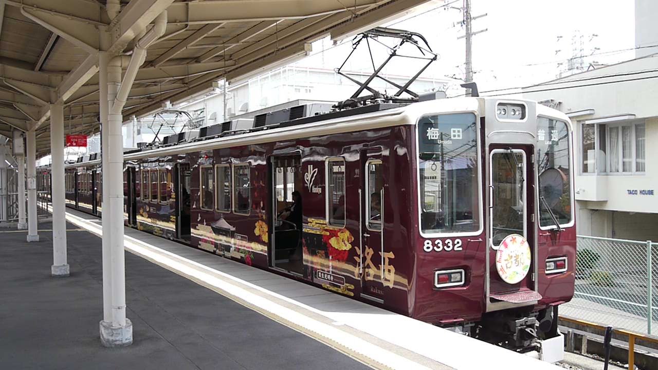 阪急 8300系 8332F 古都ラッピング車 | ふらっと日記