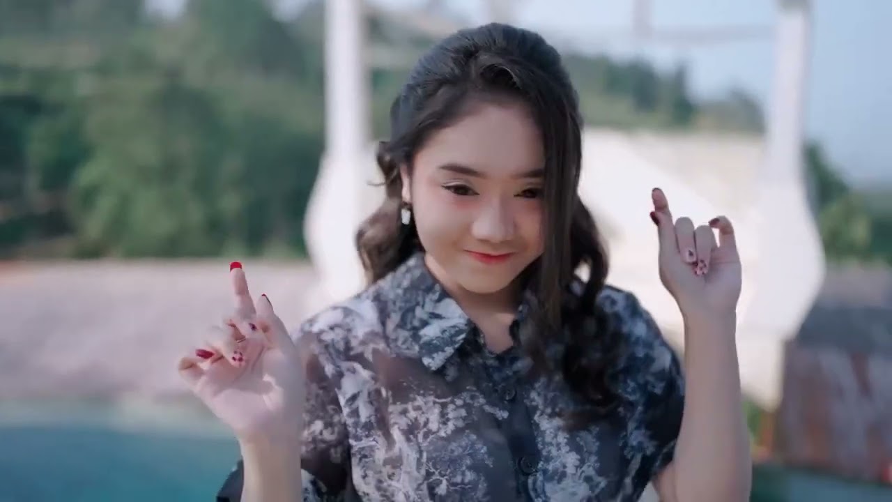 AZMY-IKAN DALAM KOLAM