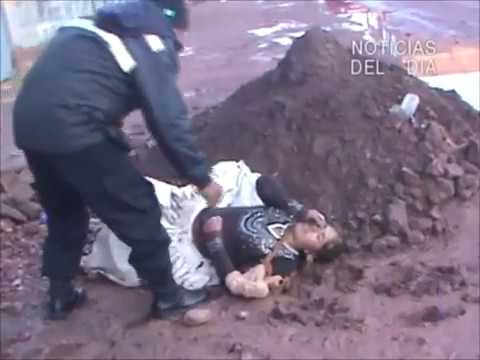 MUJER CHOLITA DORMIA BORRACHA - YouTube