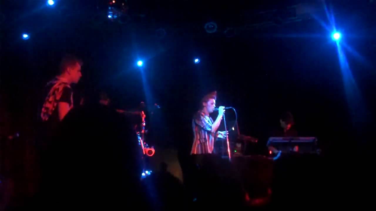 La Roux "Cover My Eyes" live at Highline Ballroom, NYC 10/26/09 YouTube