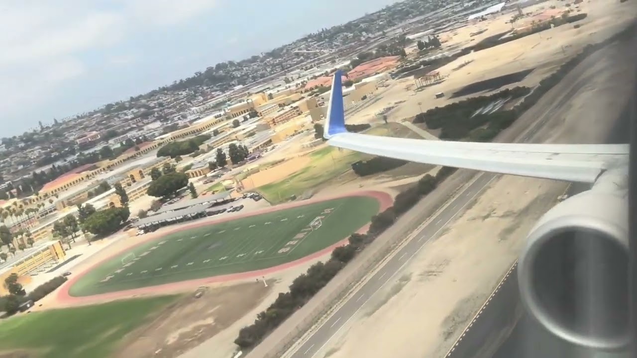 United Airlines 737-900ER departing sunny San Diego to Houston ☀️